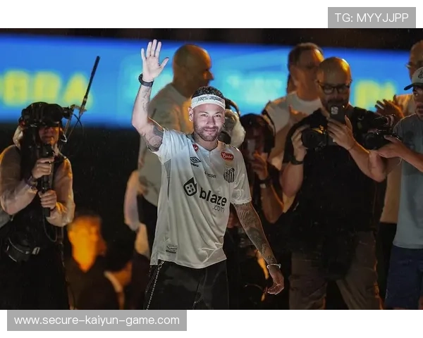 内马尔家中举办小型音乐会，现场气氛堪比演唱会